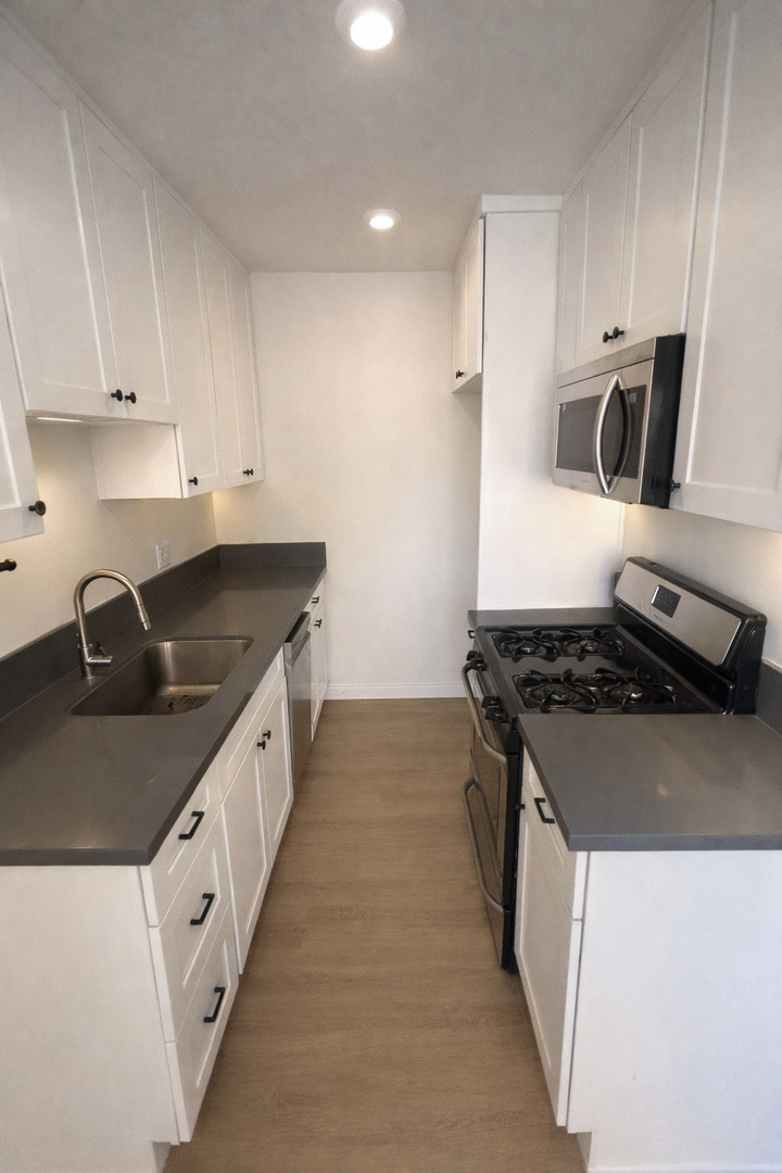 Santa Monica Apartment: 2408 Ocean Park Blvd