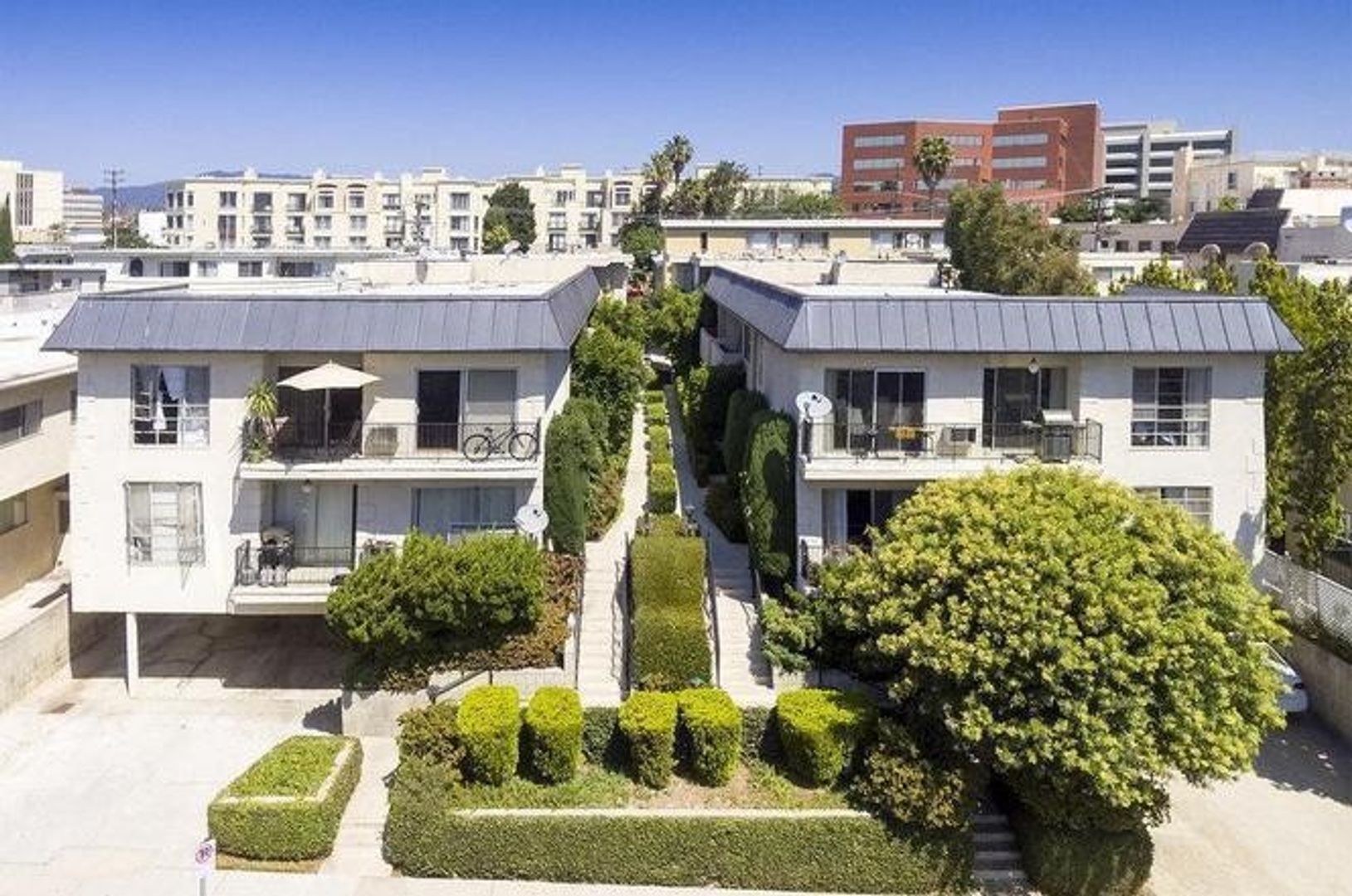 Los Angeles Apartment: 11835-37 Dorothy St.