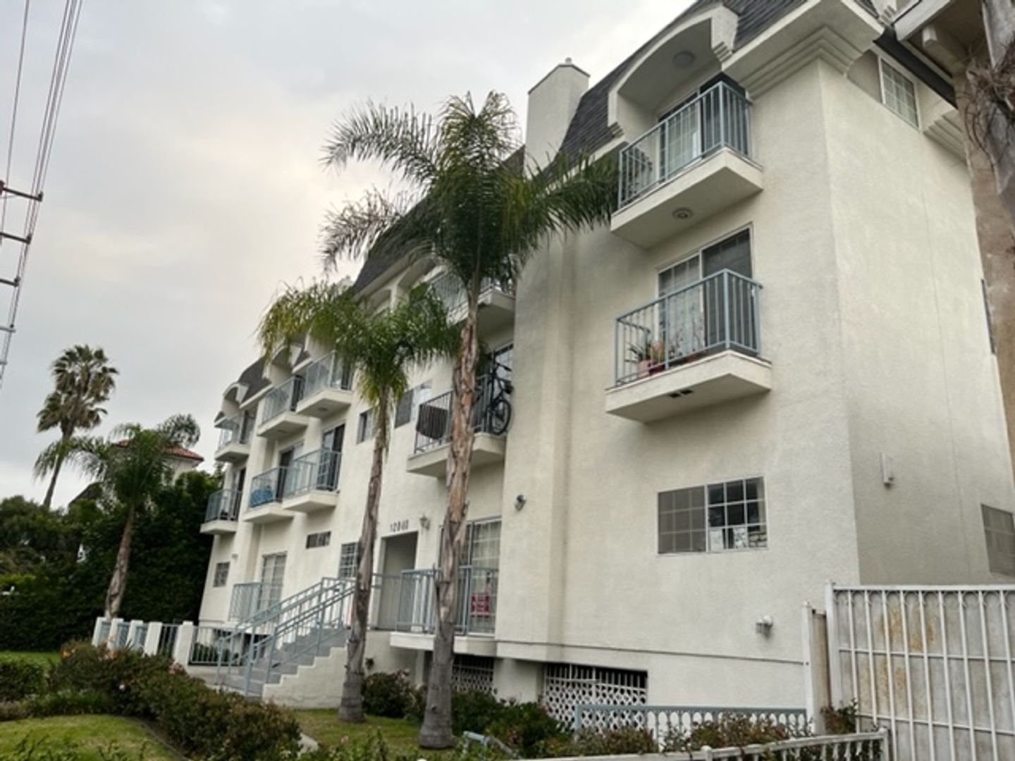 Los Angeles Apartment: 12048 Culver Blvd