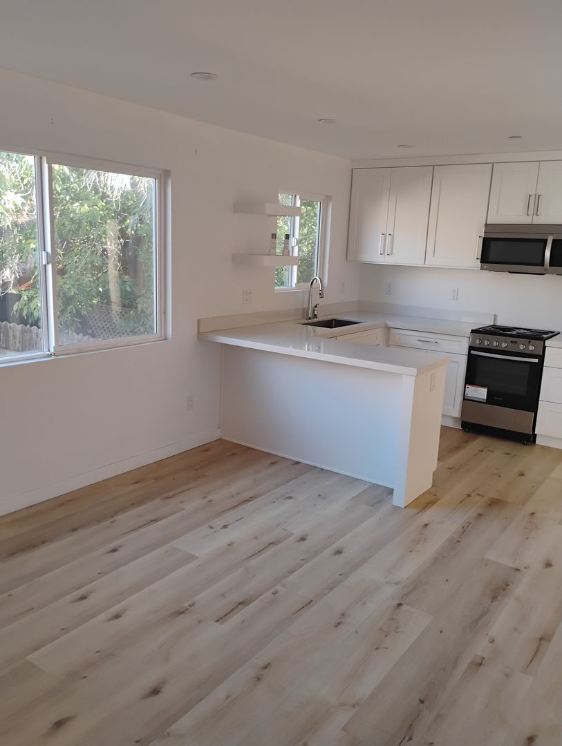 Los Angeles Apartment: 6060 La Prada