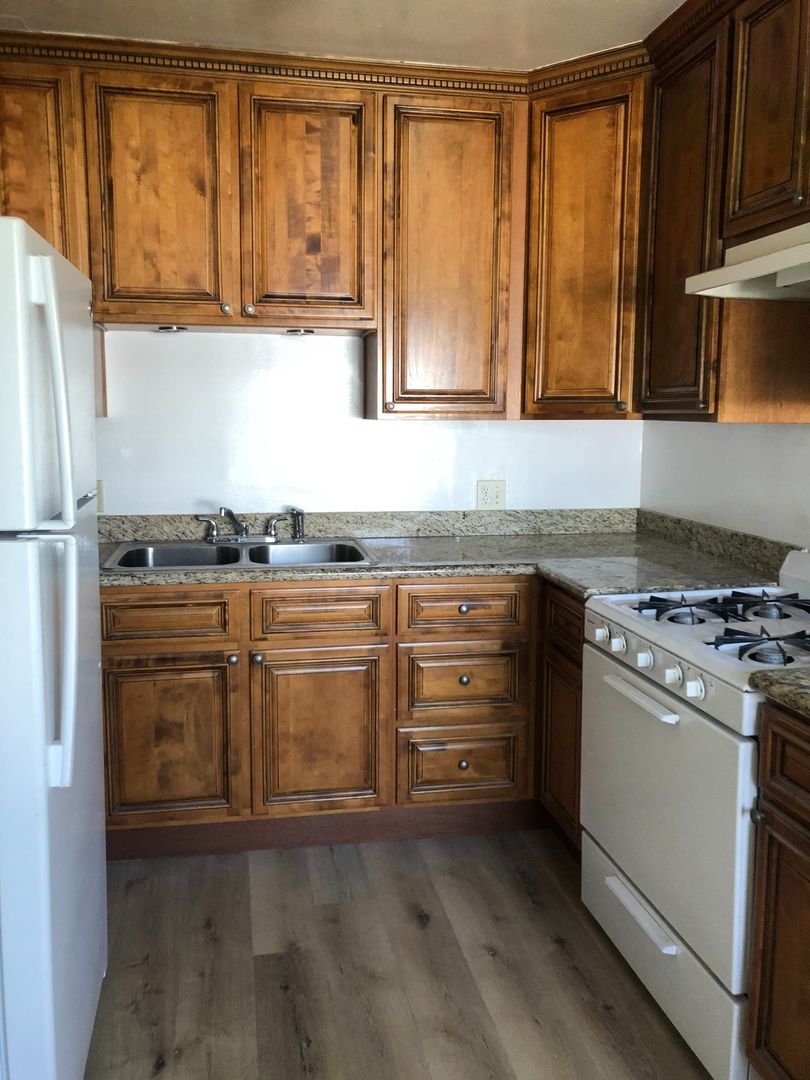 Santa Monica Apartment: 2535 Kansas Ave