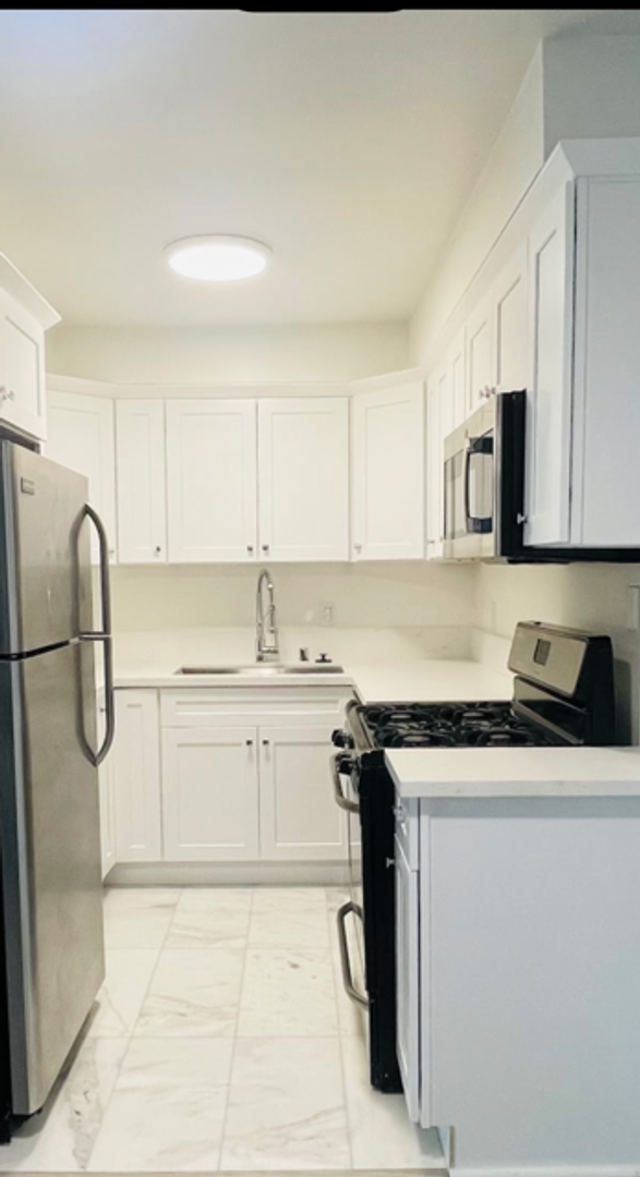 Glendale Apartment: 1595 E. Chevy Chase Drive