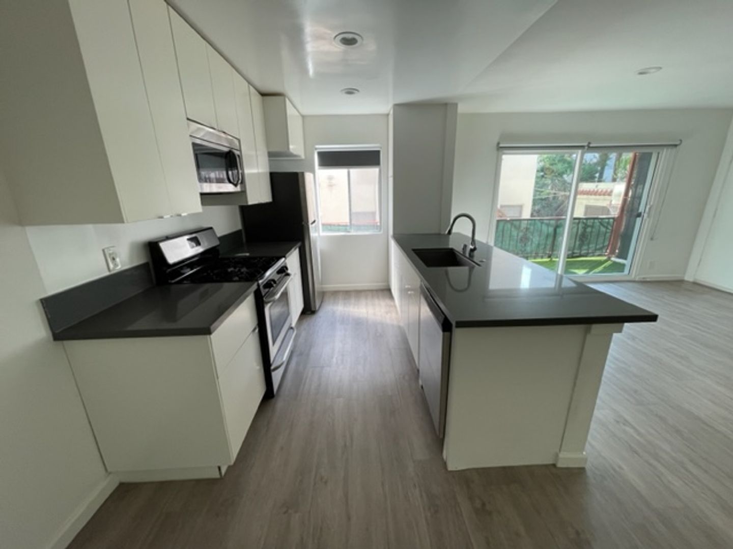 Los Angeles Apartment: 119 S. Orlando Ave