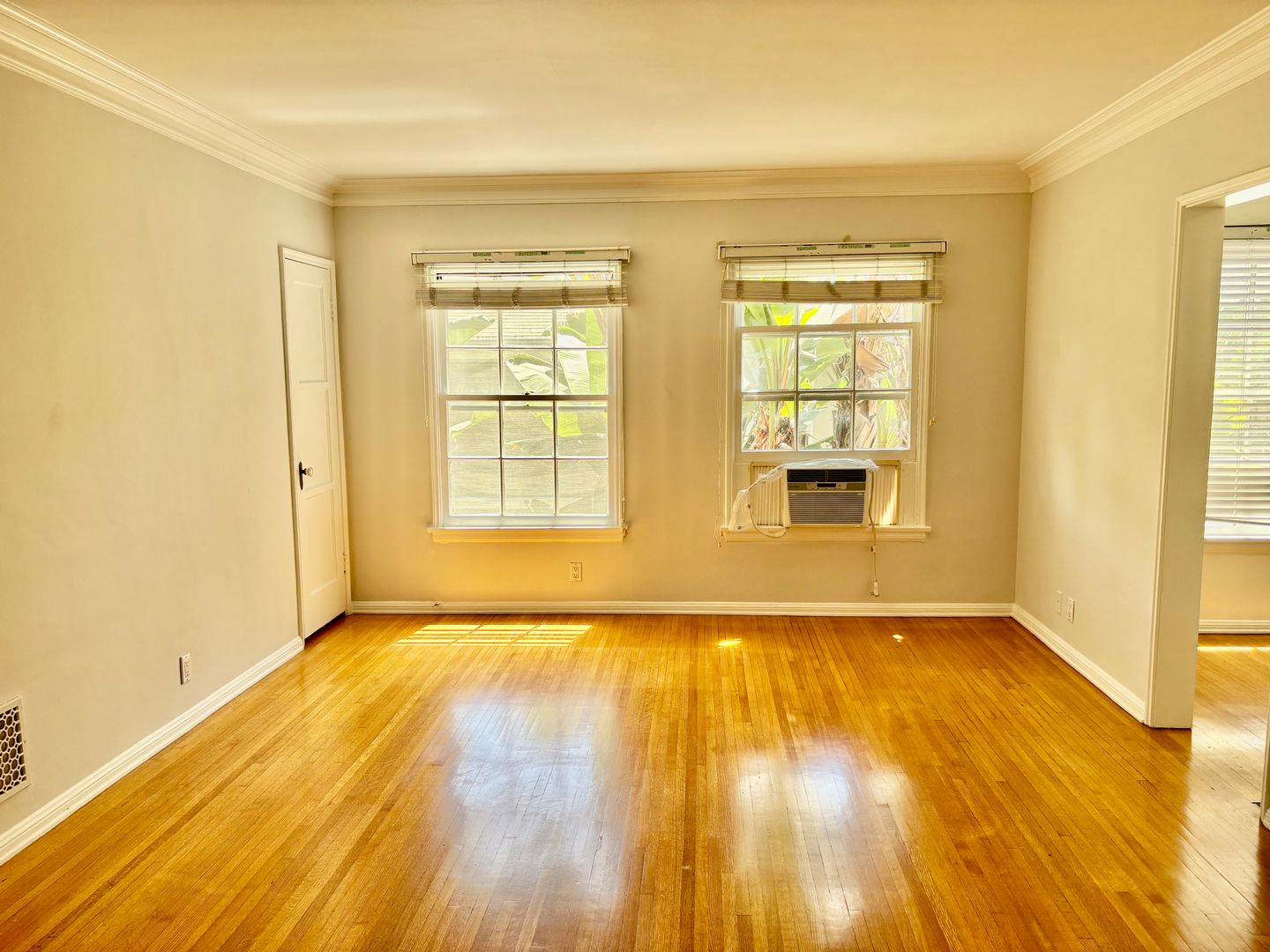 West Hollywood Apartment: 1271 N. Crescent Heights Blvd.