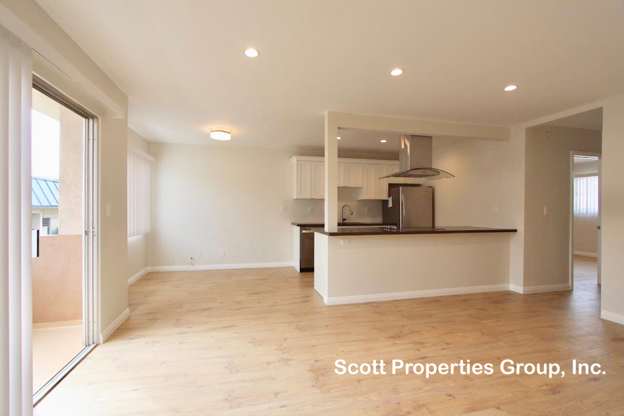 Los Angeles Apartment: 11835-37 Dorothy St.