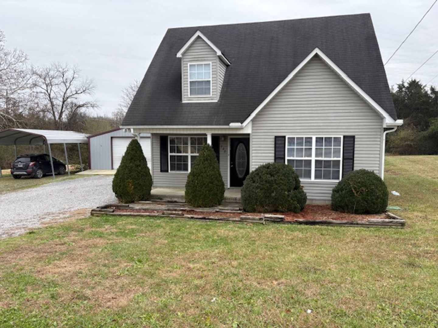 Shelbyville House: 122 Stonefield Circle