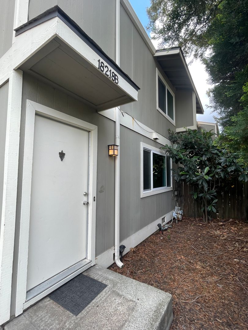 Morgan Hill Apartment: 18218 Hale Avenue