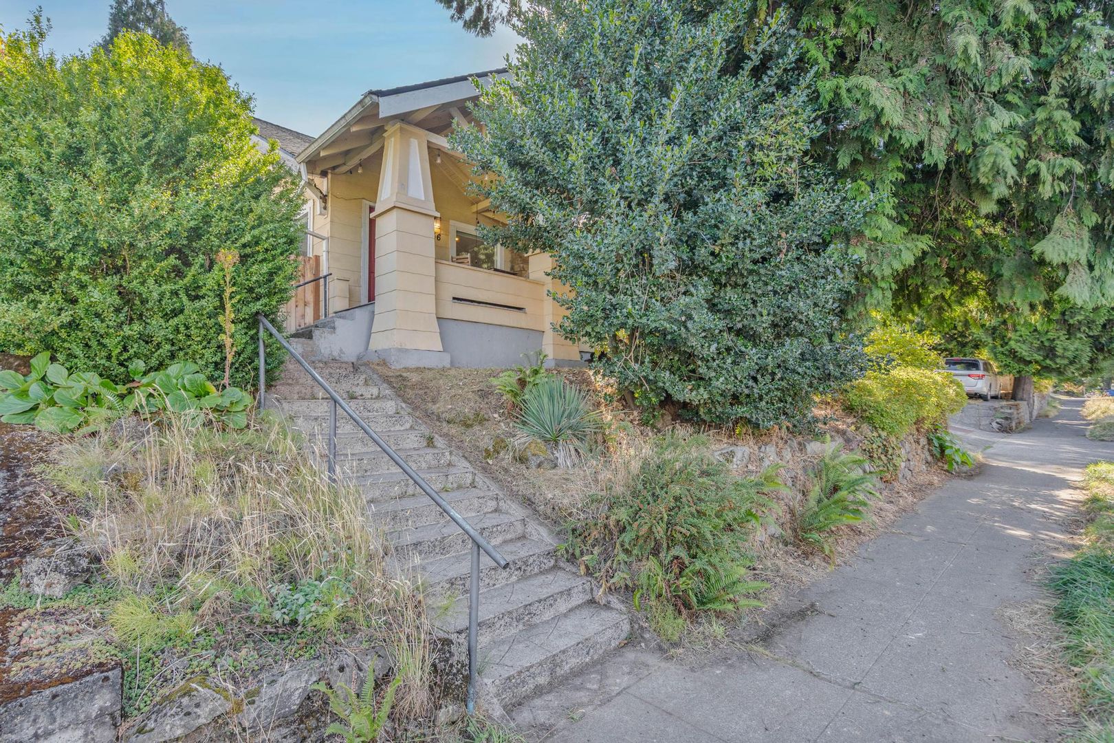 Portland House: 236 NE Lombard St