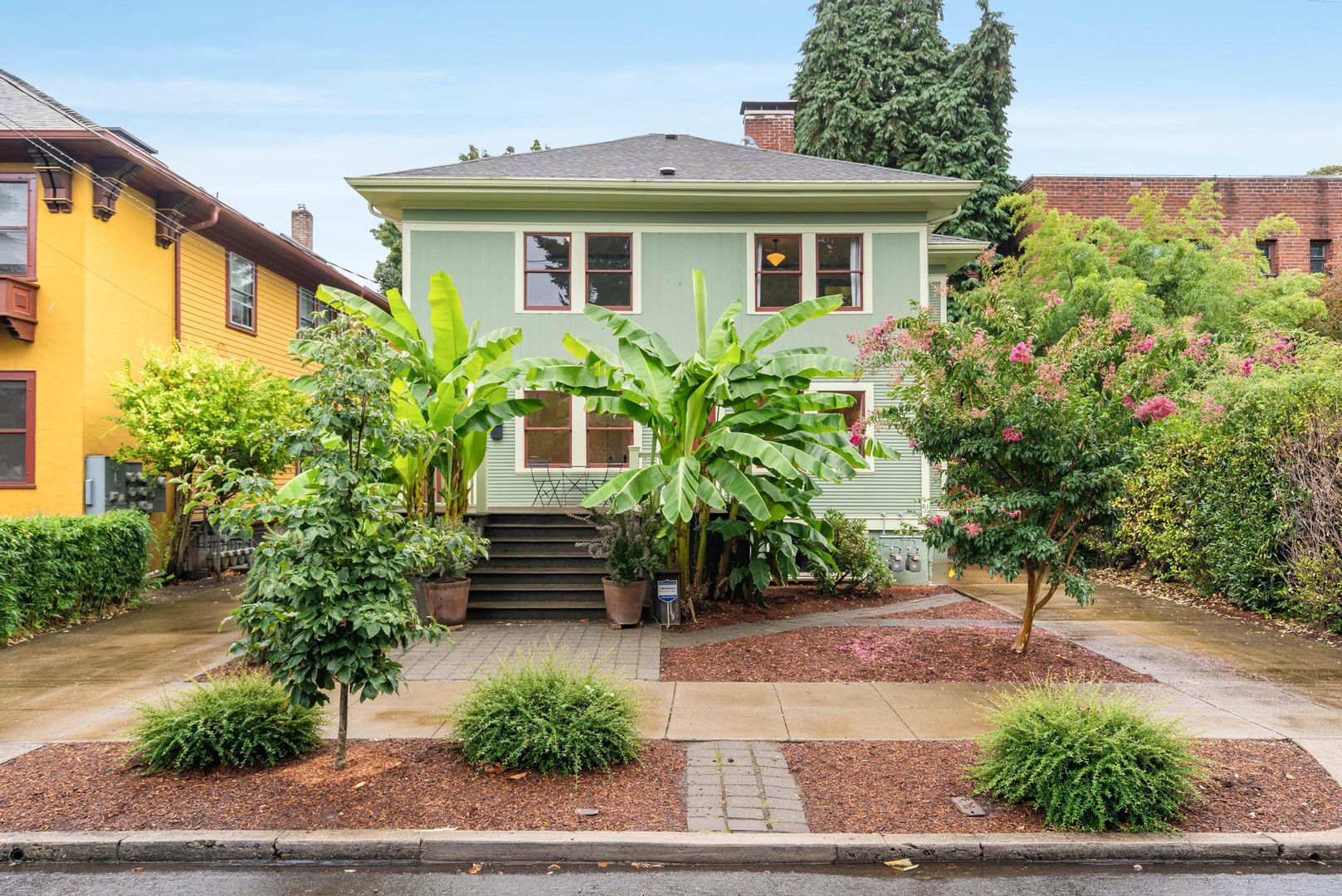 Portland Apartment: 2924-2926 SE Morrison St - 2924