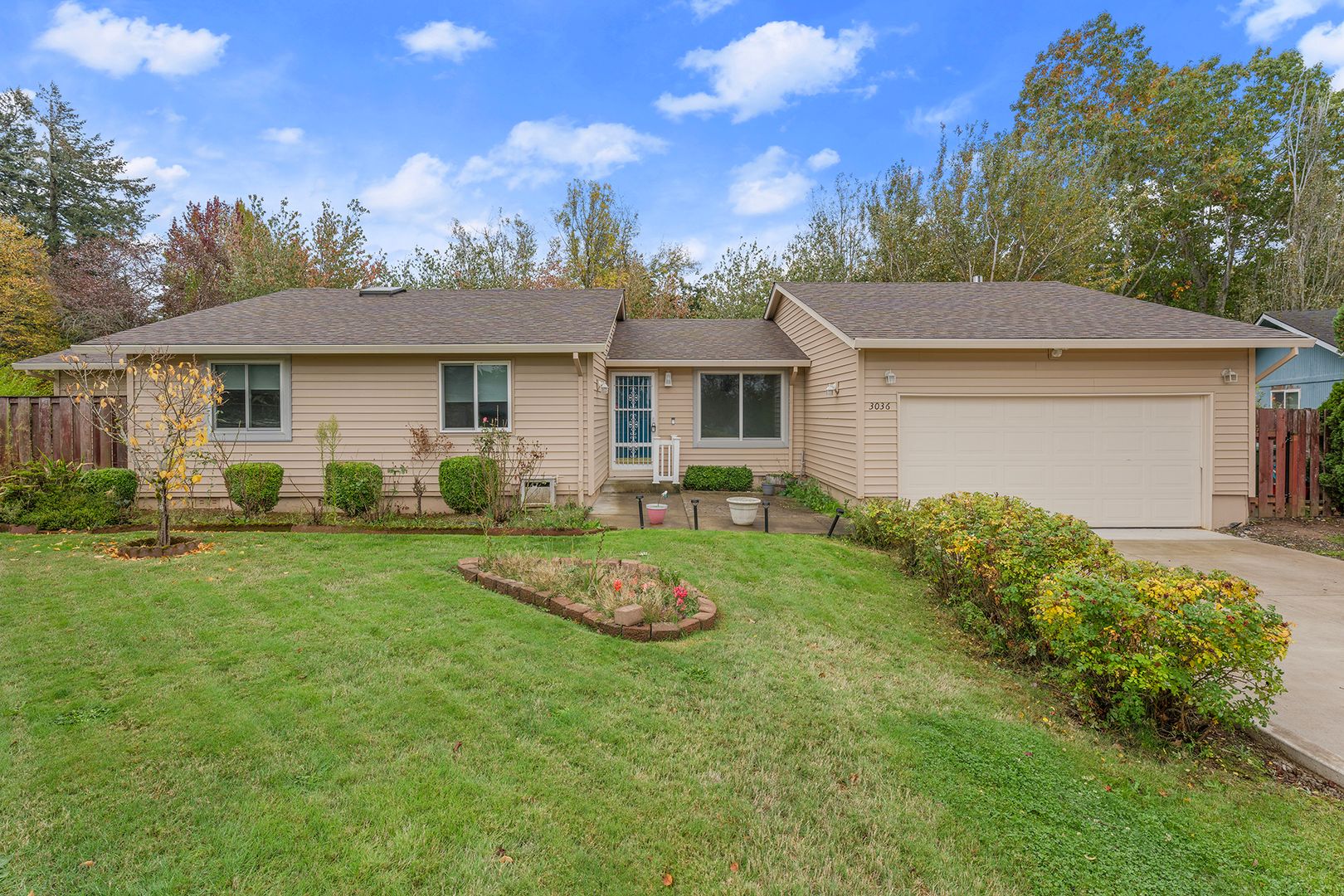 Troutdale House: 3036 SE Lewis Ct