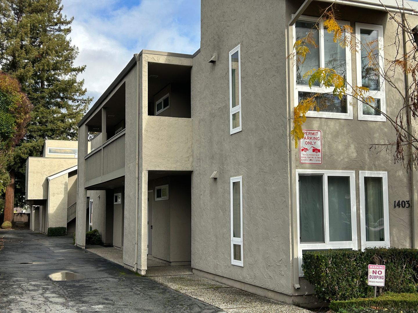 Redwood City Apartment: 1403 Oxford St