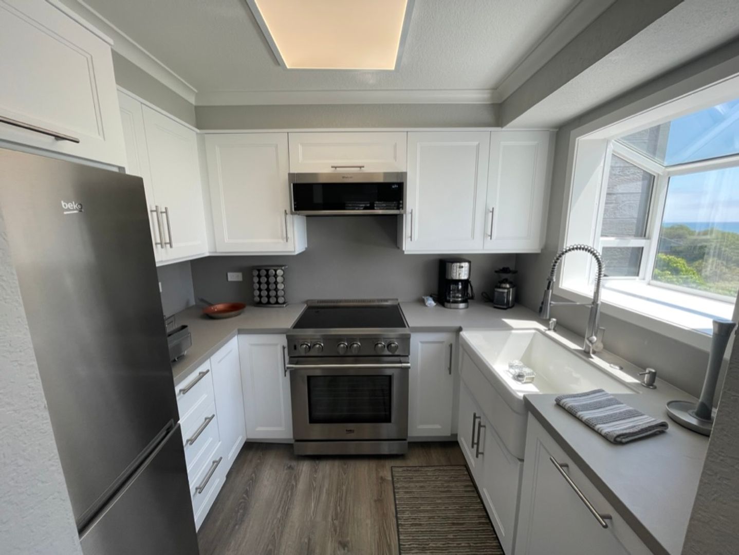 Half Moon Bay Apartment: 590-596 Avenue Alhambra