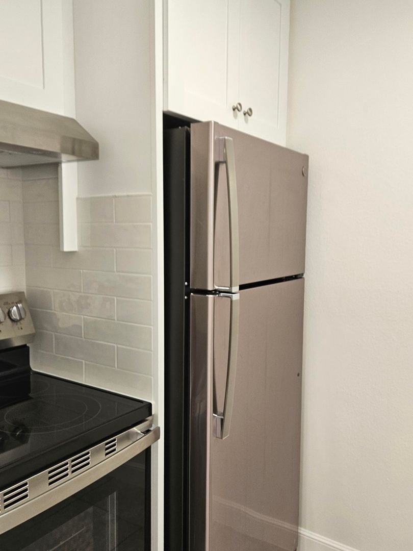 Burlingame Apartment: 510 Peninsula Ave