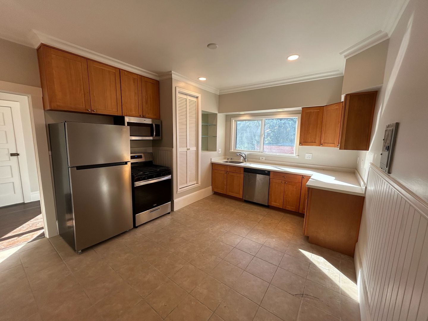 Burlingame Apartment: 1005 Burlingame Ave/261 Myrtle Rd