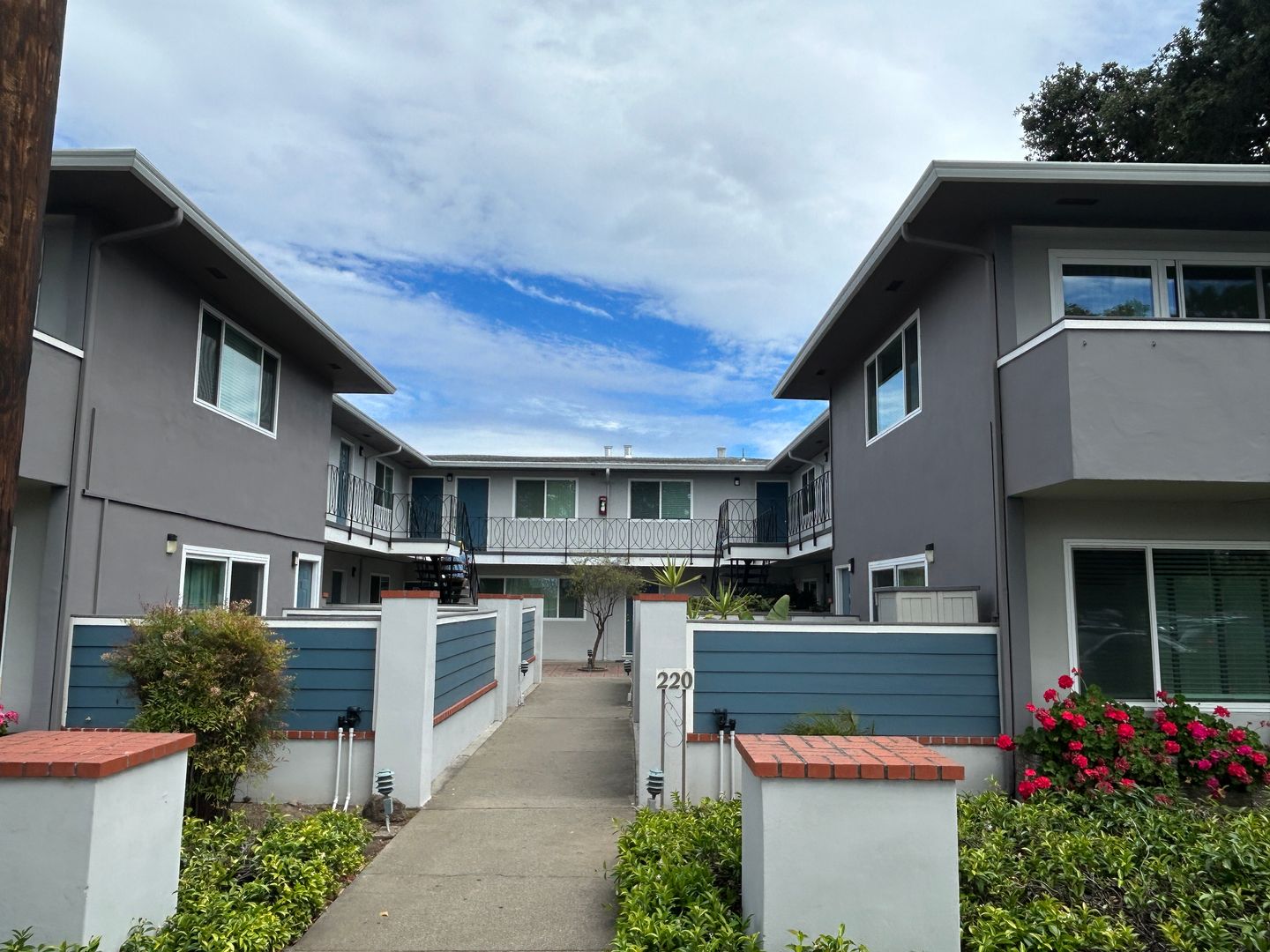 San Mateo Apartment: 220 Peninsula Ave