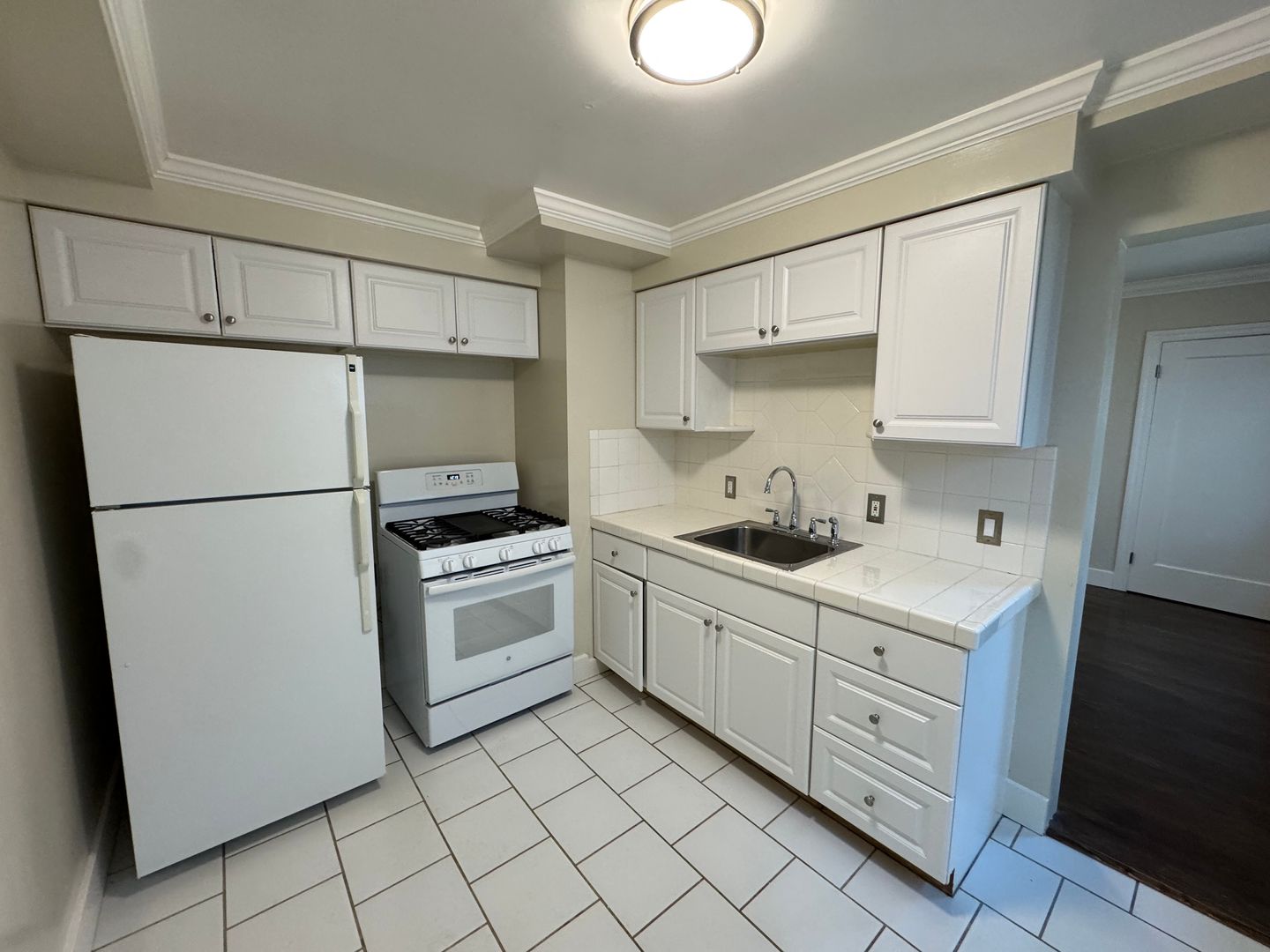 Burlingame Apartment: 1005 Burlingame Ave/261 Myrtle Rd