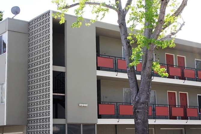 Burlingame Apartment: 1501 Carmelita Ave