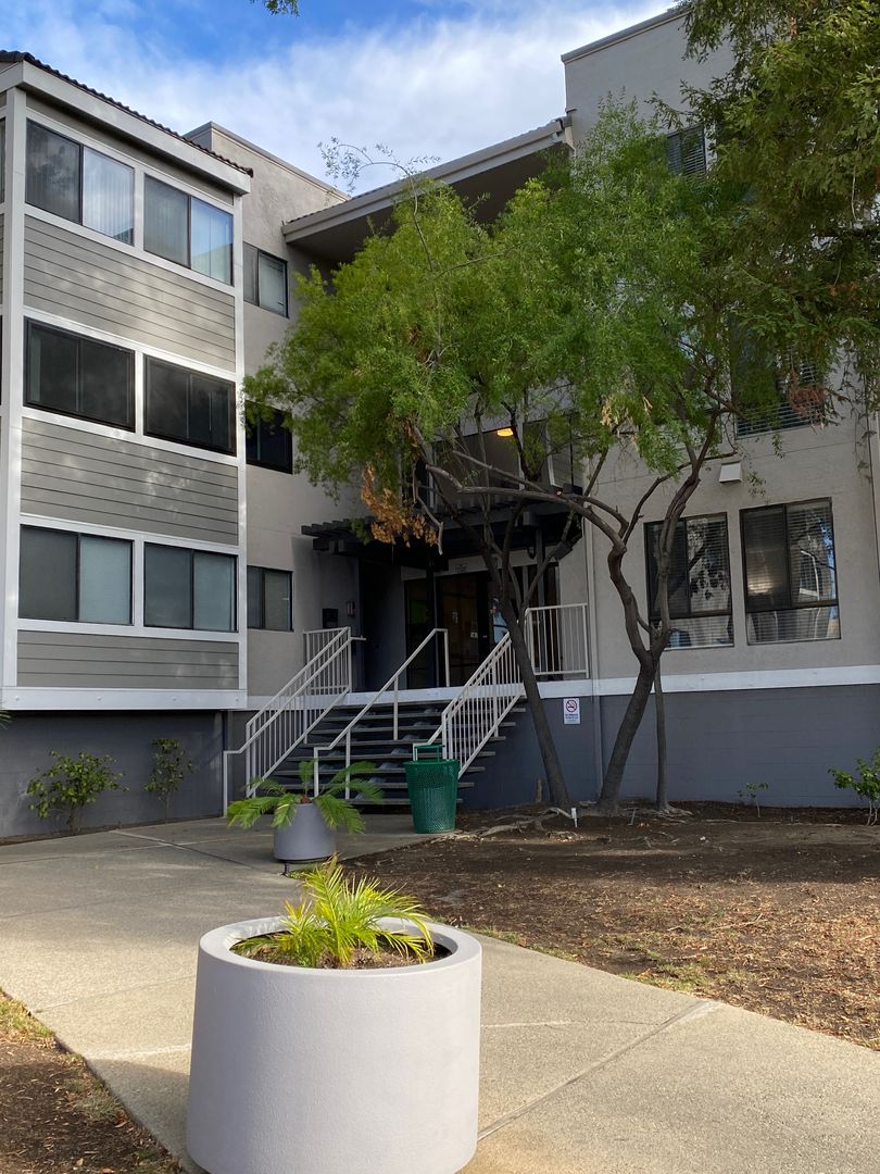 San Mateo Condo: 240 N Bayshore
