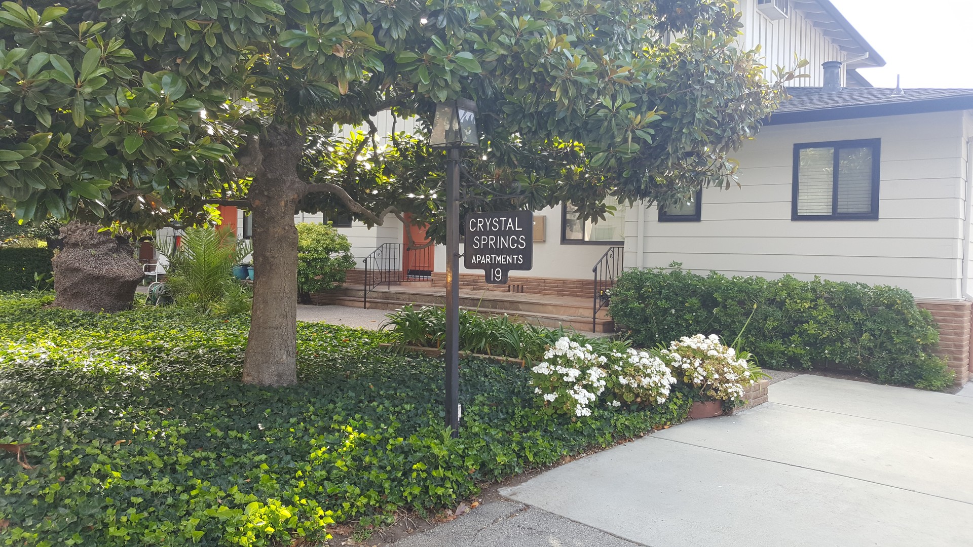 San Mateo Apartment: 19 Crystal Springs Rd