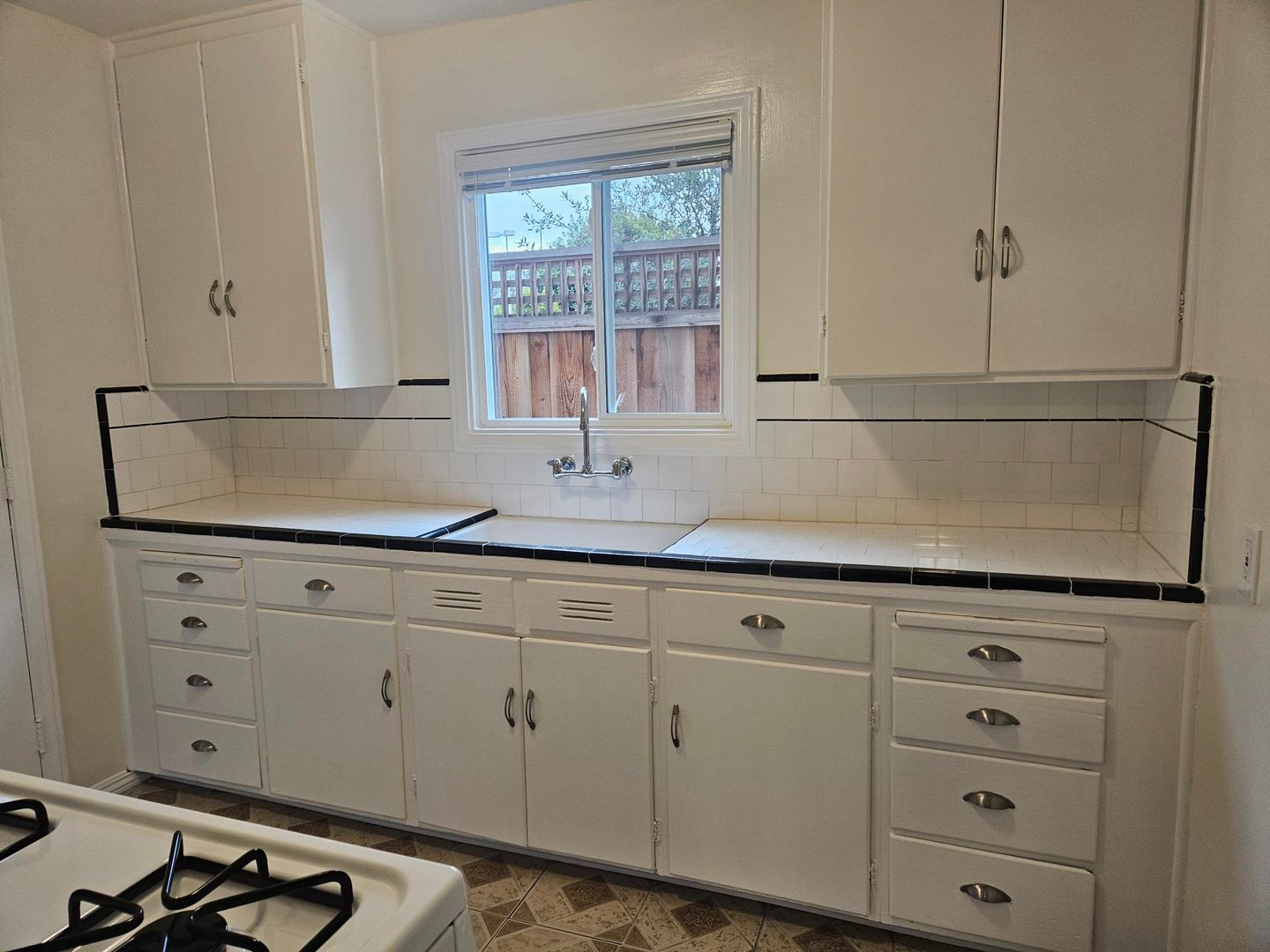 Menlo Park Apartment: 882-888 Middle Ave