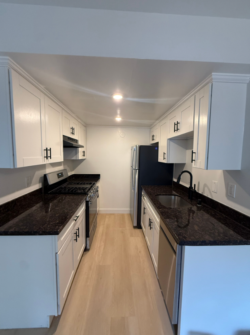 San Mateo Apartment: 52 East 41st Place