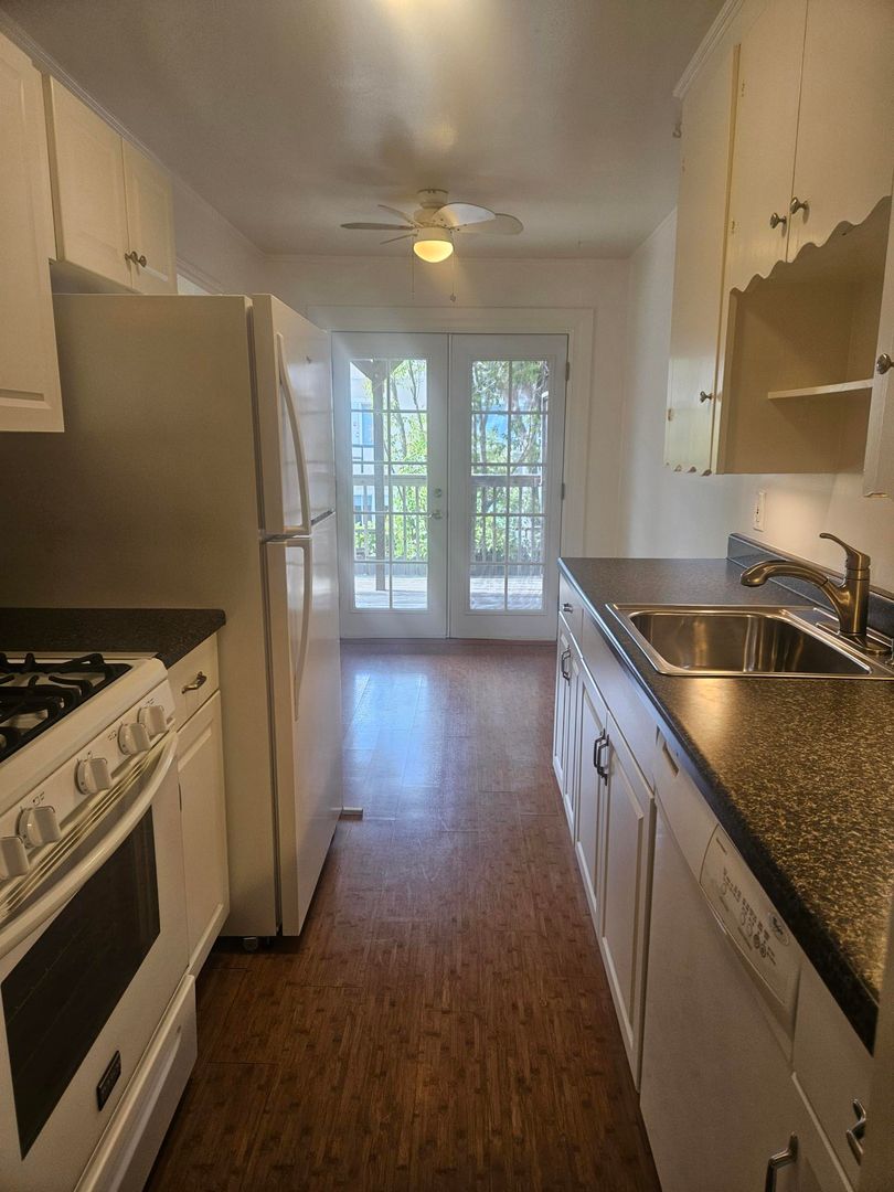 Burlingame Apartment: 1231 El Camino Real