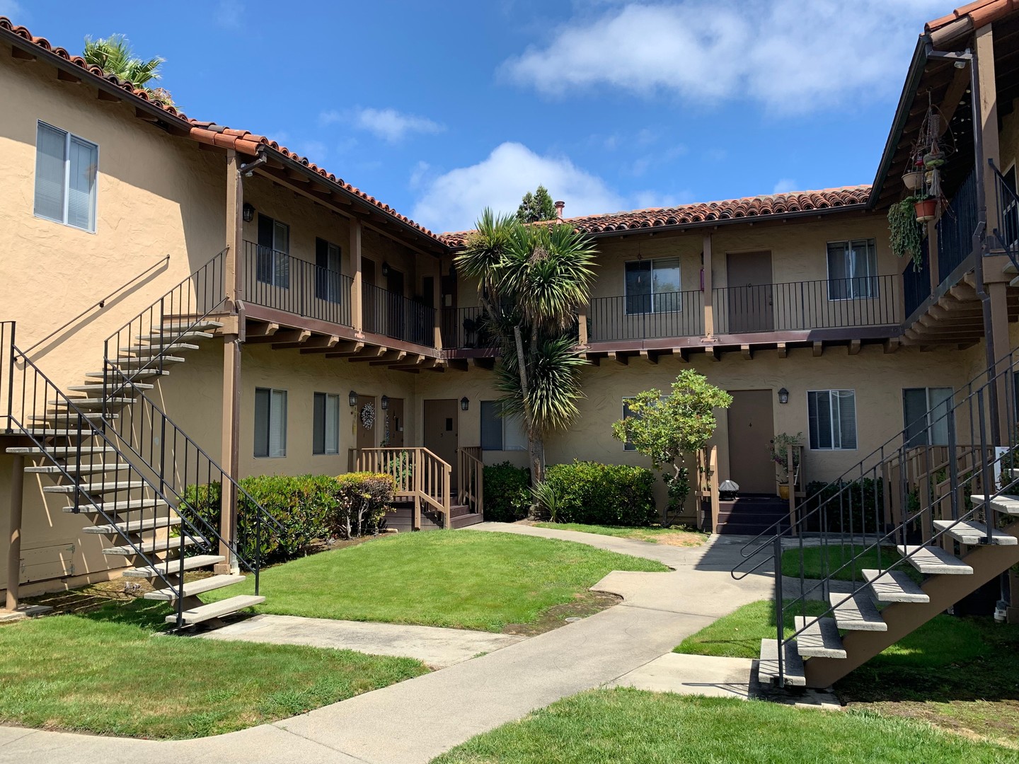 Burlingame Apartment: 681 Rollins Road