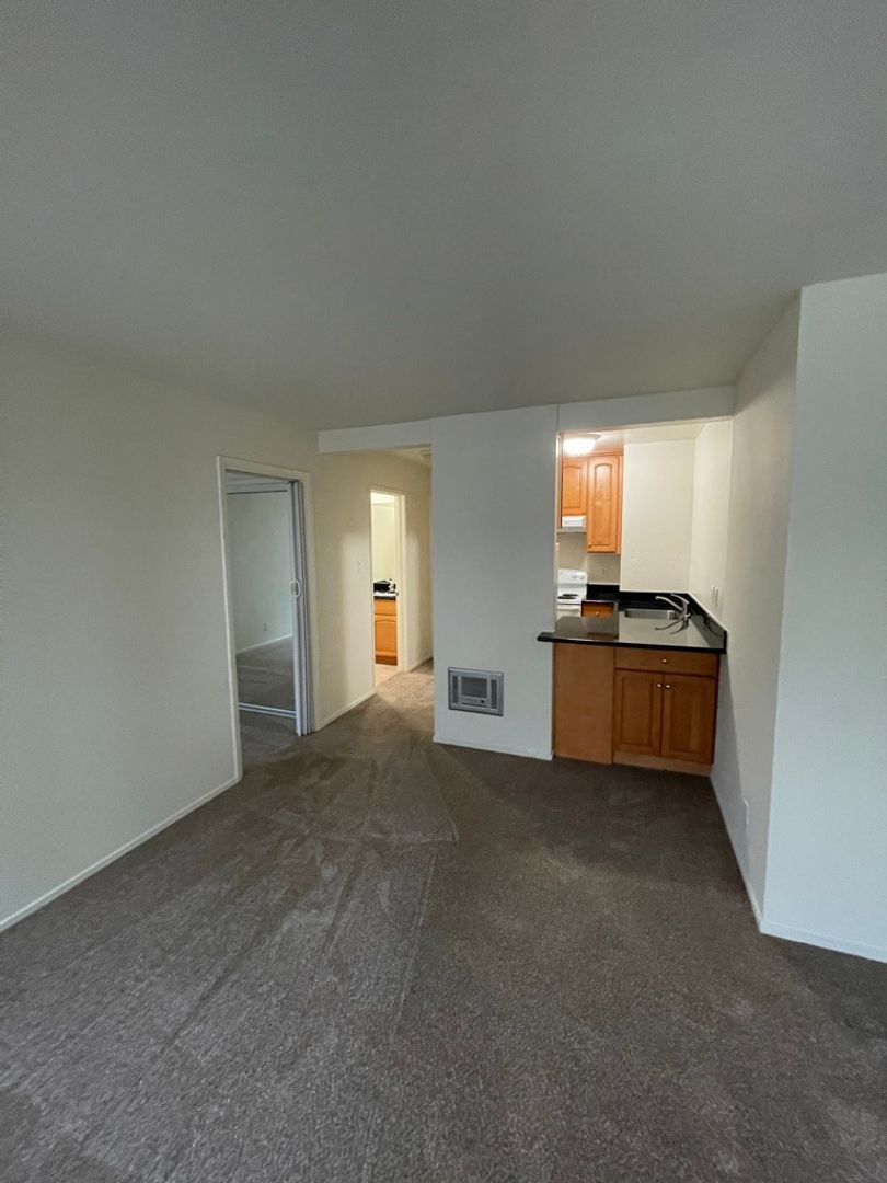 Burlingame Apartment: 1479 El Camino Real