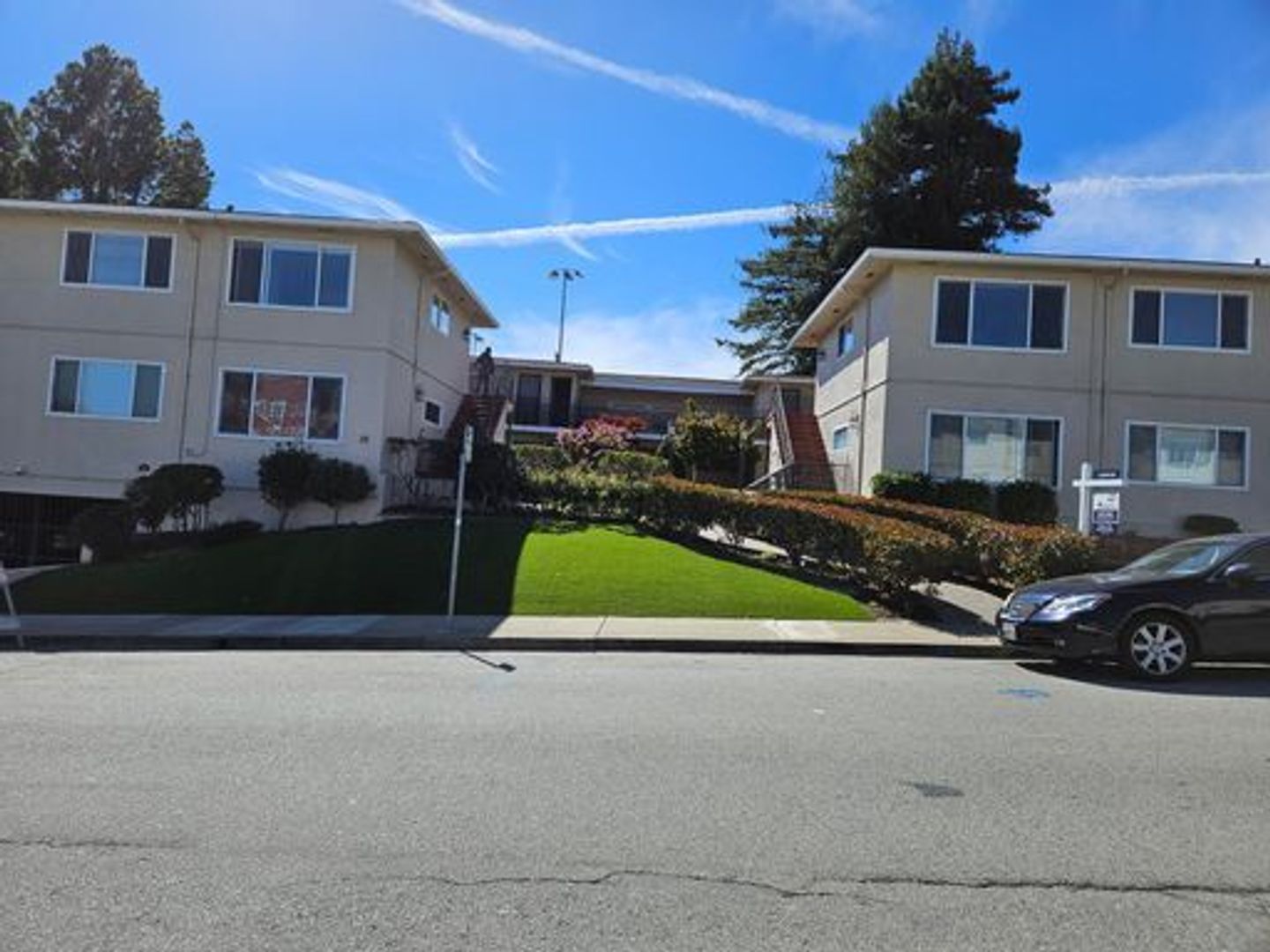 Millbrae Apartment: 35 S Magnolia Ave