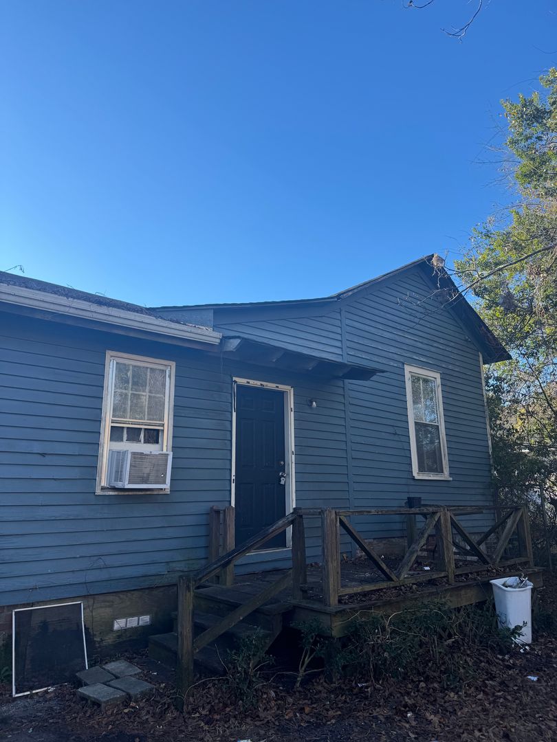 Orangeburg House: 1529 Henley St