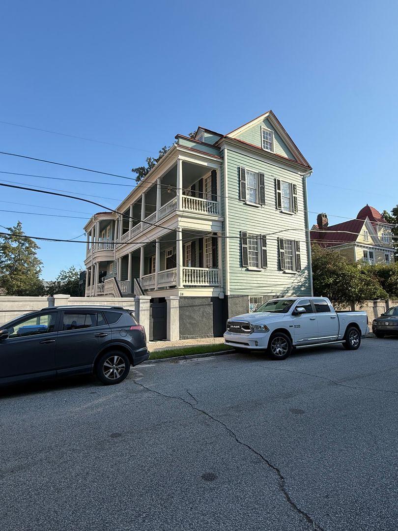 Charleston House: 38 Bull St Unit D