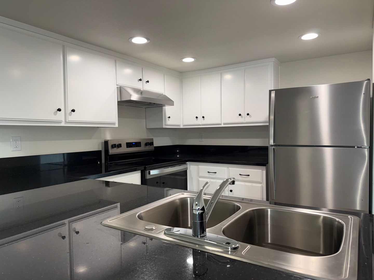 Bakersfield Apartment: 6500 White Lane