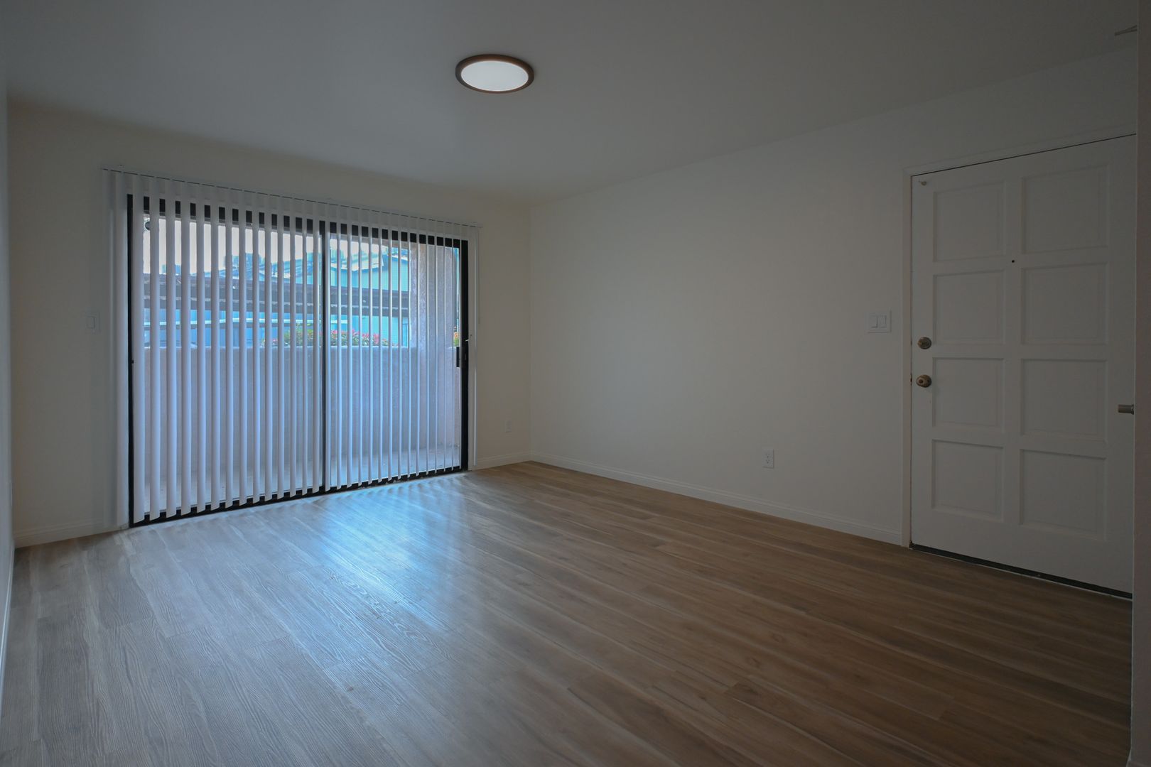 Bakersfield Apartment: 6500 White Lane