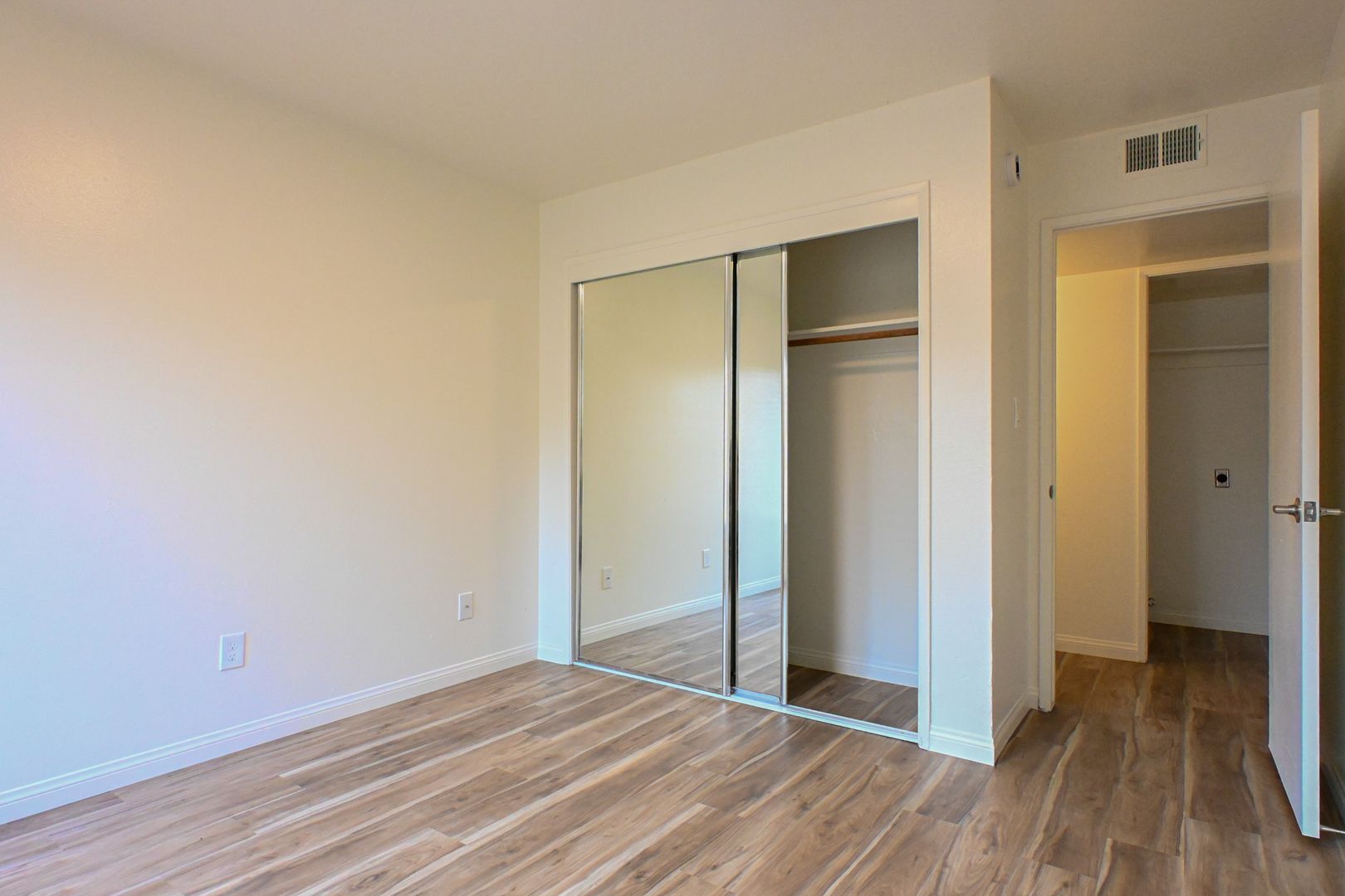 Bakersfield Apartment: 6500 White Lane