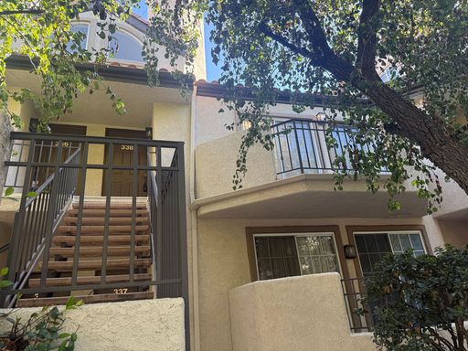 Upper One Bedroom Condo Plus Loft in Valencia – photo 1
