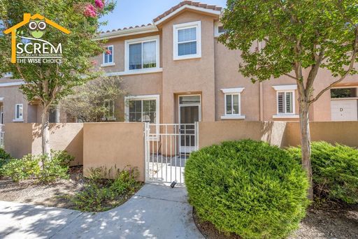 Three Bedroom Townhome in Stevenson Ranch