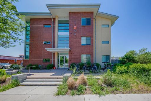 2-WEEKS FREE WITH APPROVED APPLICATION BY SEPTEMBER 15TH - 1-BED 1 BATH WITH SHARED LIVINGROOM, KITCHEN AND WASHER/DRYER