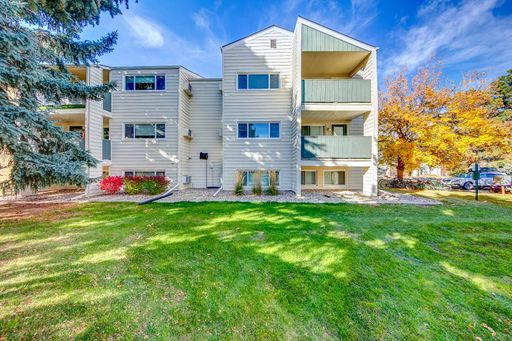 TWO WEEKS FREE RENT! SPACIOUS 2 BED/1 BATH GROUND FLOOR UNIT, FREE ON-SITE LAUNDRY! ONSITE STORAGE UNITS AVAILABLE TO RENT – photo 1