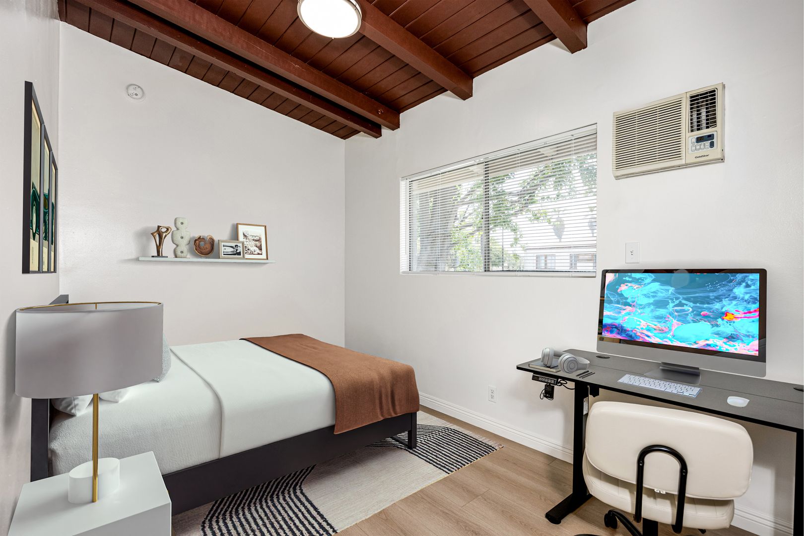 Los Angeles Apartment: 3620 South Budlong Avenue