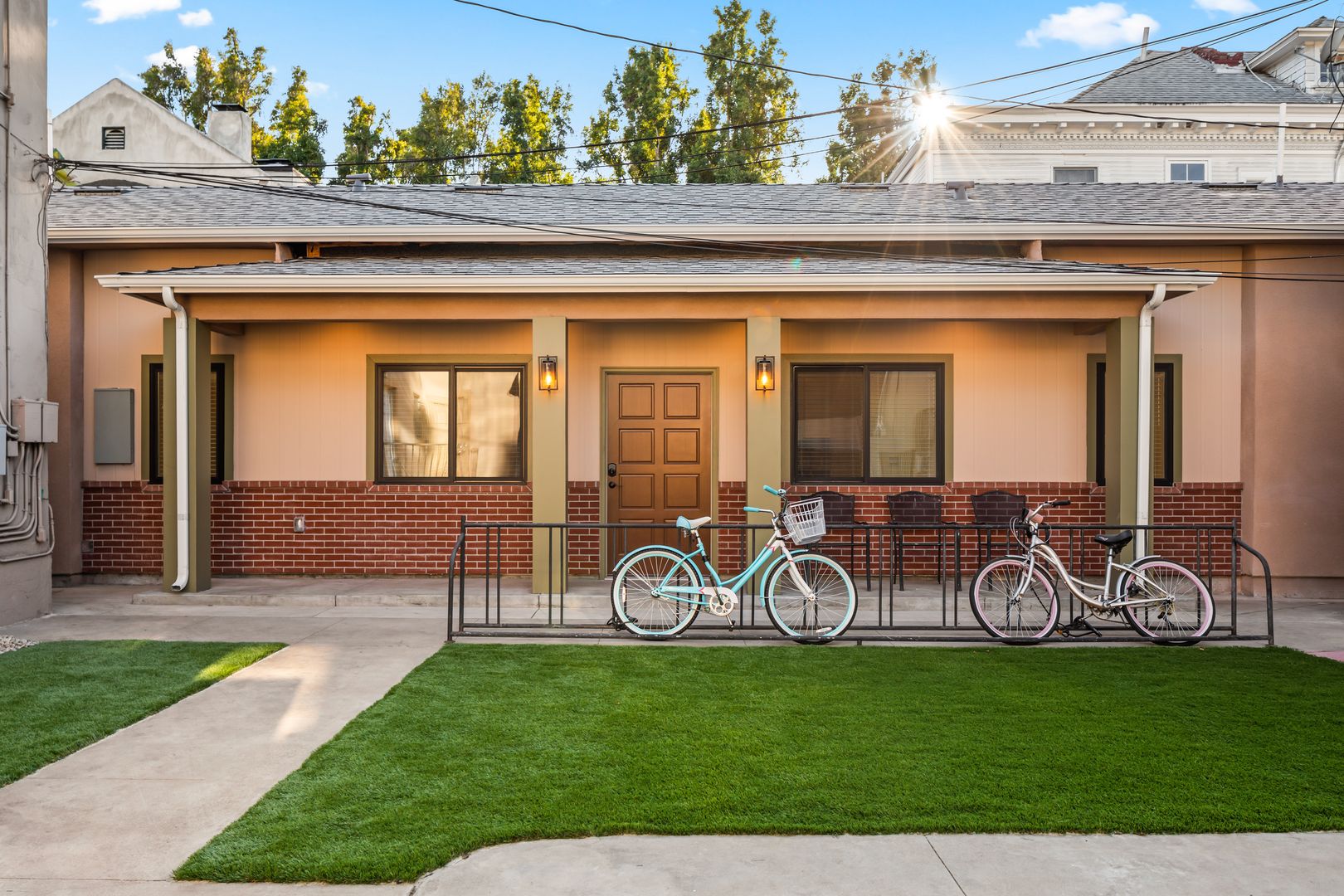 Los Angeles Apartment: 2336 Scarff Street