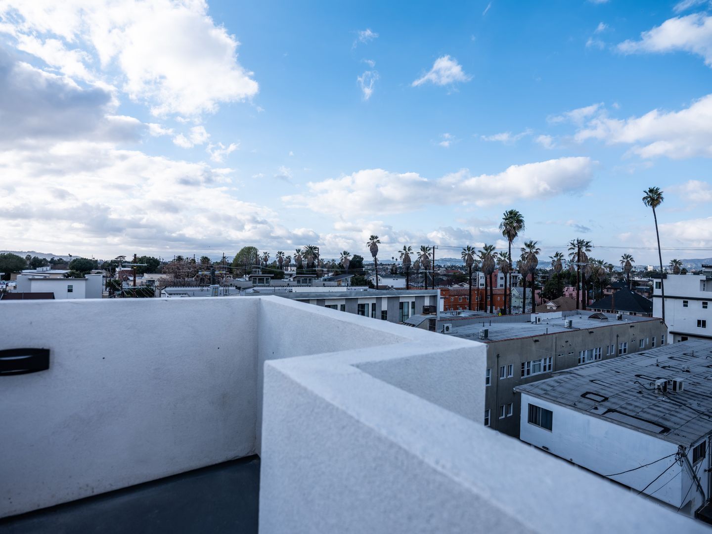 Los Angeles Apartment: 1147 West 37th Street