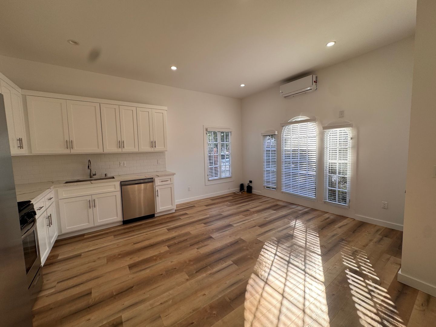 Los Angeles Apartment: 1291 West 22nd Street