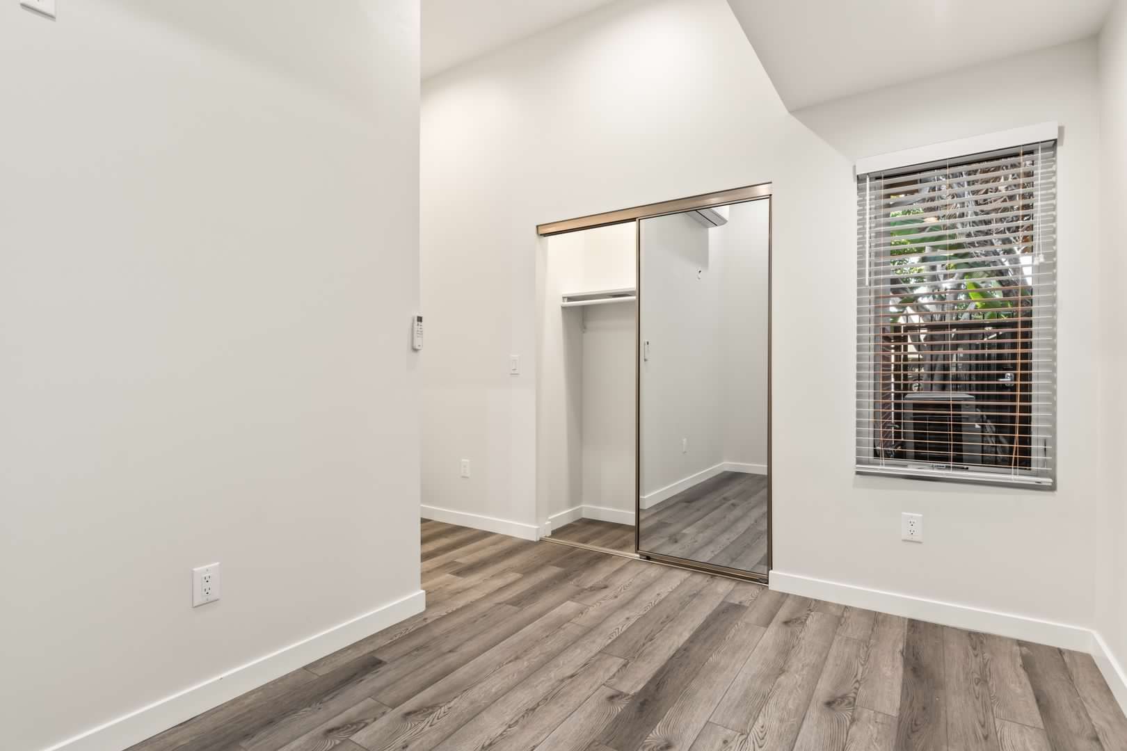 Los Angeles Apartment: 2336 Scarff Street