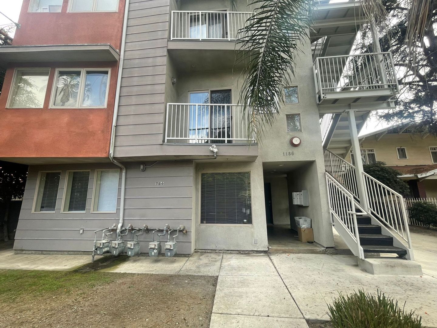 Los Angeles Apartment: 1186 W 36th St.