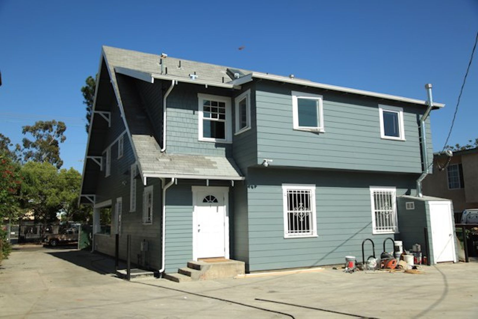 Los Angeles Apartment: 2711 Orchard Ave.
