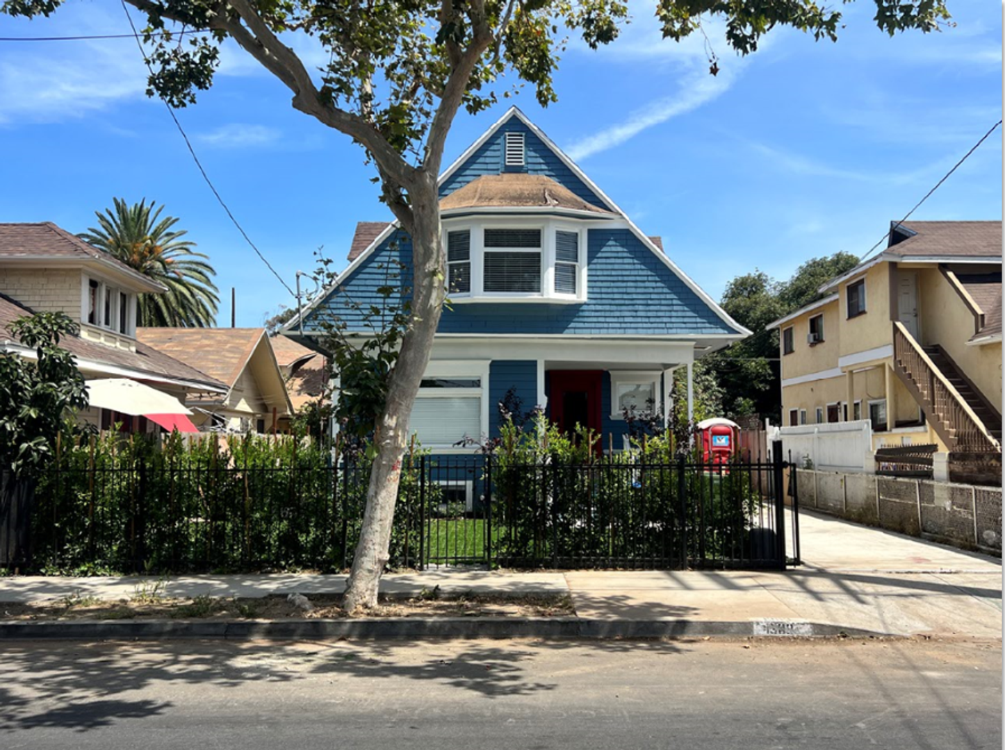 Los Angeles Apartment: 1381 West 23rd Street