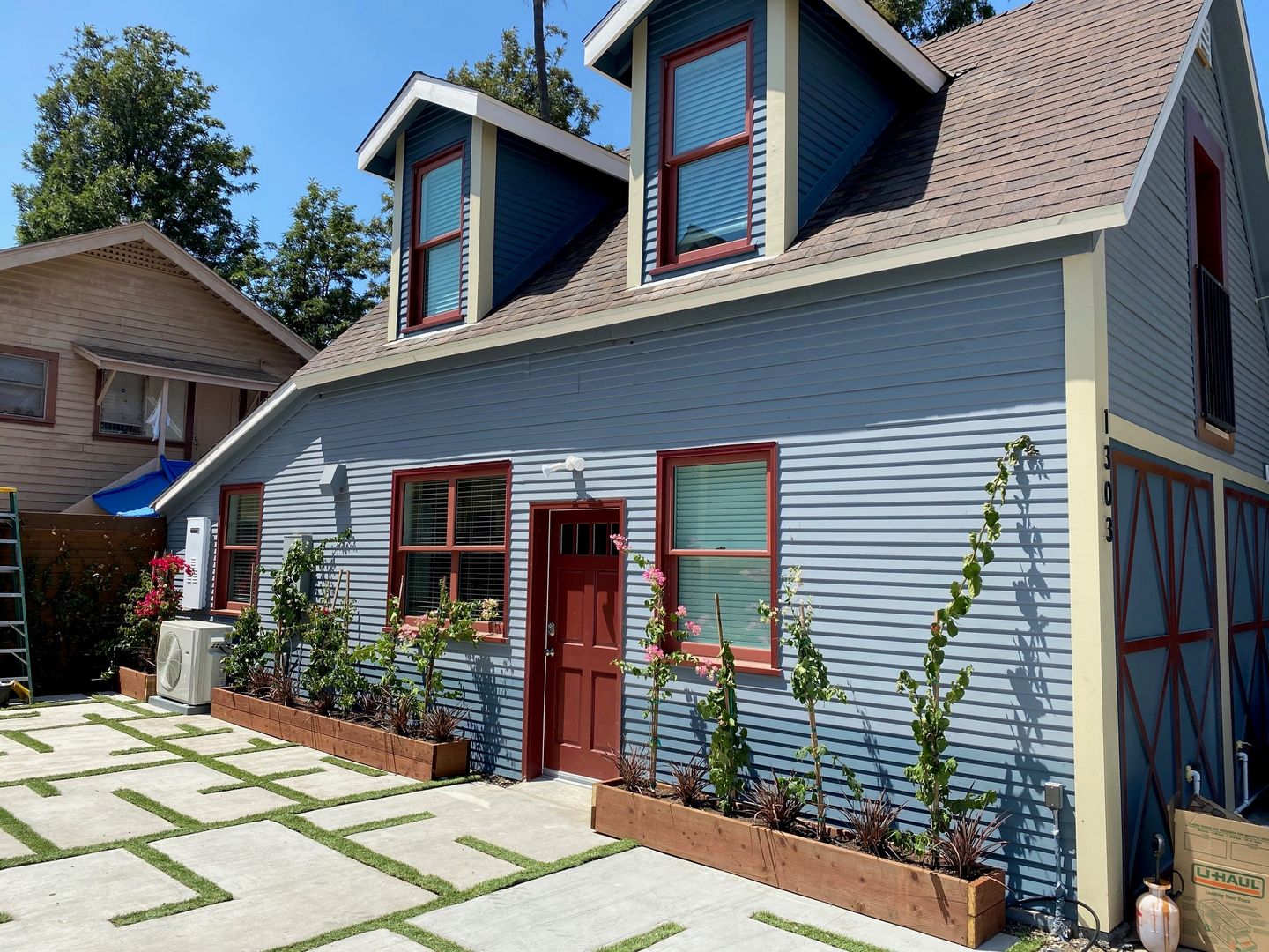 Los Angeles Apartment: 1301-1303 West