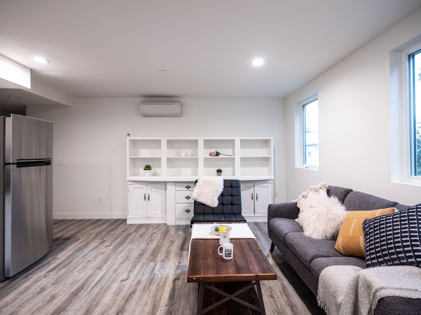 Los Angeles Apartment: 1147 West 37th Street