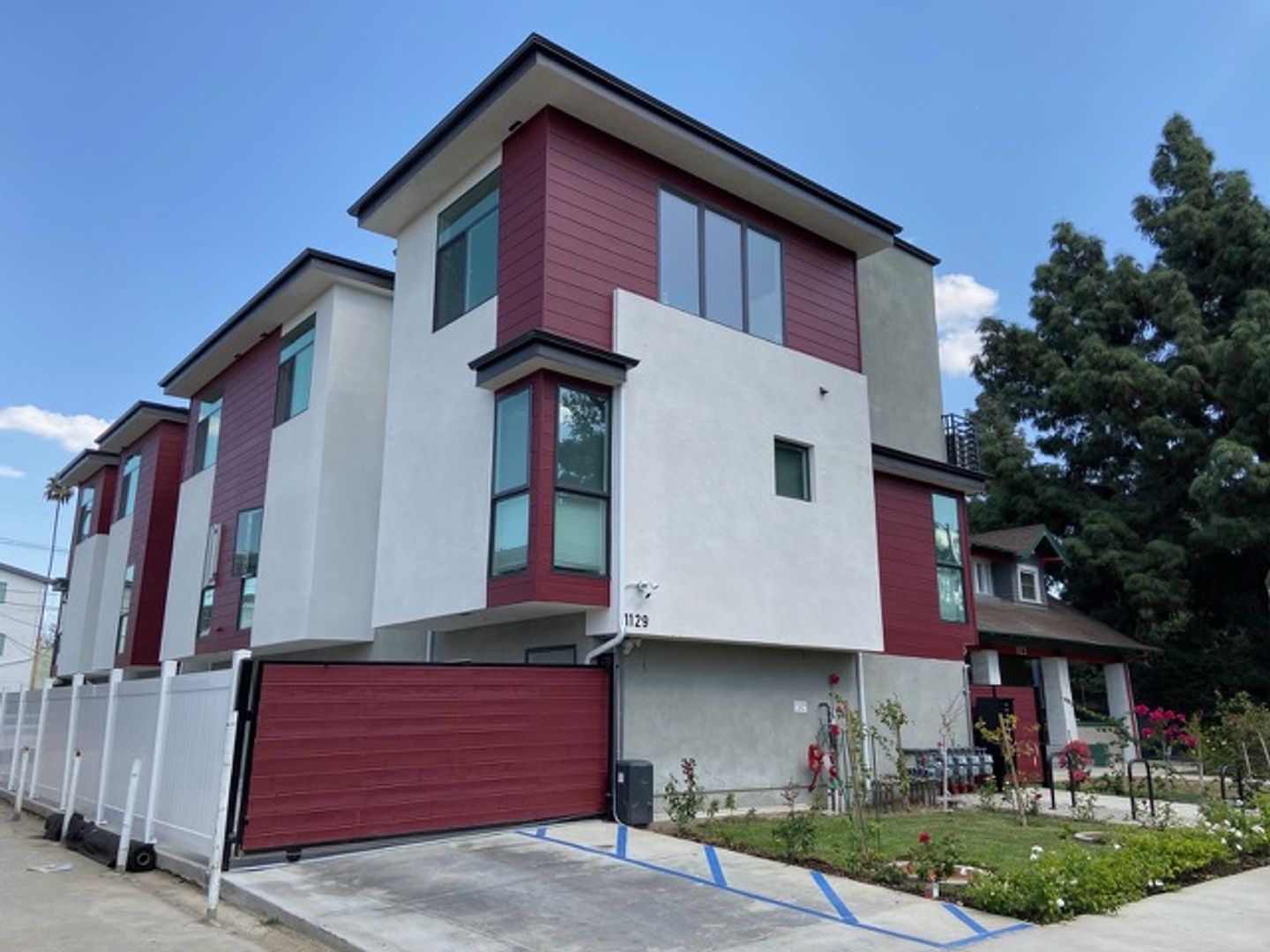 Los Angeles Apartment: 1129 West 37th Street
