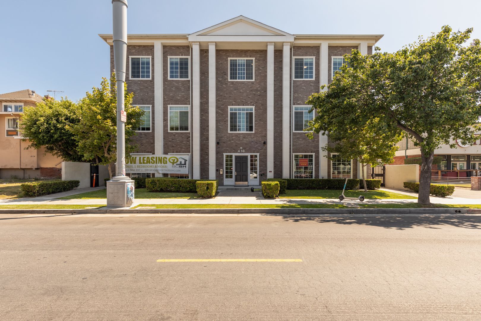 Los Angeles Apartment: 630 West